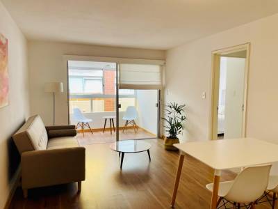 Hermoso apartamento de 1 dormitorio en Parada 14
Living-comedor, cocina bien equipada.
El complejo cuenta con piscina.
Consulte con nuestros asesores.